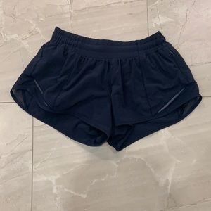 lululemon hotty hot 2.5 shorts!